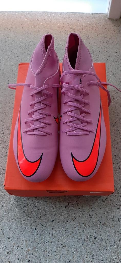 Nieuwe voetbalschoenen nike maat 40, Sport en Fitness, Voetbal, Schoenen, Nieuw, Ophalen of Verzenden, Maat S