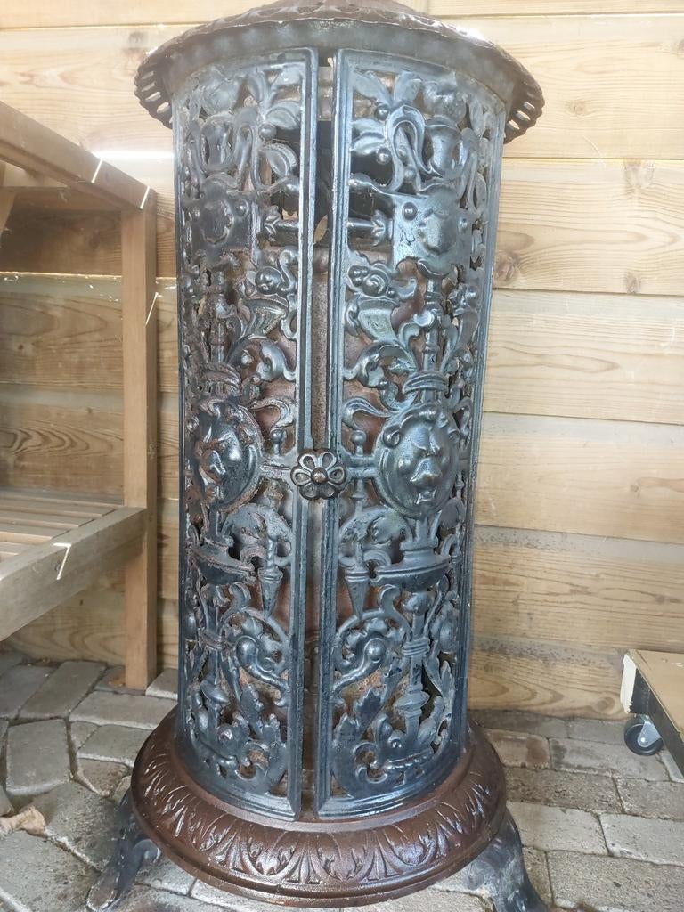 Antieke gietijzeren sierkachel / kachelombouw – rijk bewerkt, Huis en Inrichting, Kachels, Ophalen, Gebruikt, Overige brandstoffen