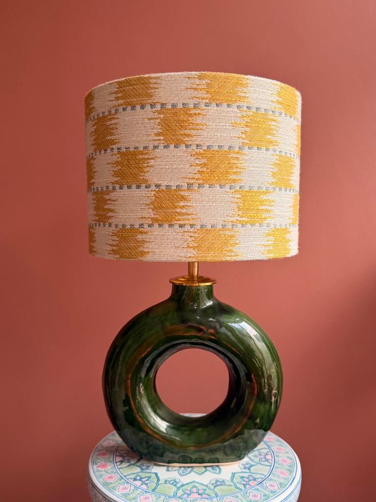 Groene Marokkaanse vaas-lamp met Titley & Marr kap dia 25, Huis en Inrichting, Lampen | Tafellampen, Nieuw, 50 tot 75 cm, Stof
