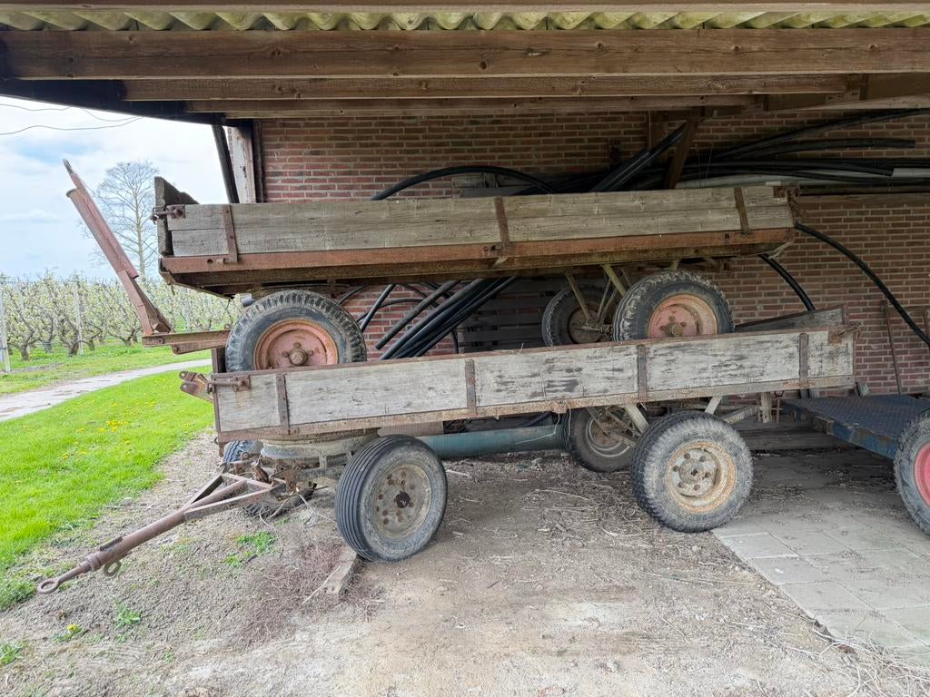 Vier wielige landbouw wagens, aanhangwagen,, Gebruikt