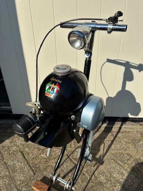 Berini eitje + standaard, Fietsen en Brommers, Brommeronderdelen | Oldtimers, Gebruikt, Overige merken, Blok, Ophalen