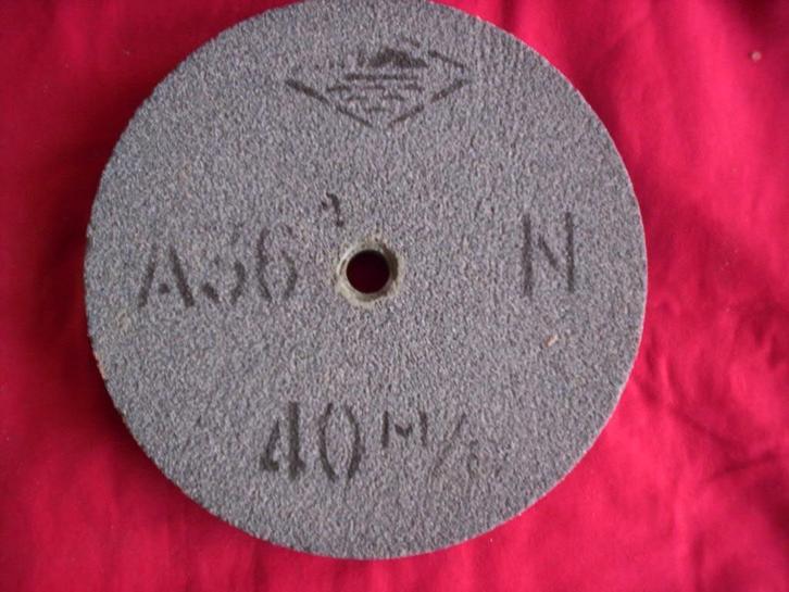 nieuwe slijpsteen voor10 euro en met gratis verzenden, Doe-het-zelf en Verbouw, Gereedschap | Slijpmachines, Nieuw, Werkbankslijpmachine