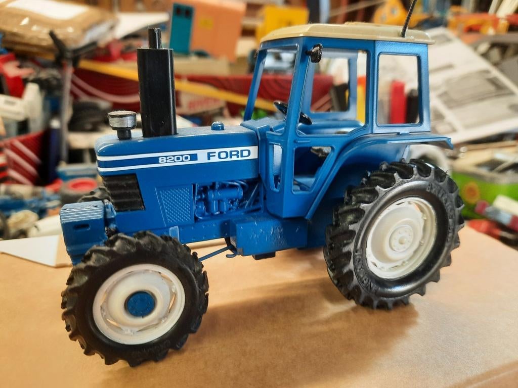 Ford 8200 4 wd, Hobby en Vrije tijd, Modelauto's | 1:32, Ophalen of Verzenden, Tractor of Landbouw, Britains
