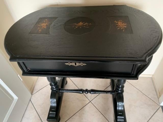 ouderwets naaitafeltje, Ophalen