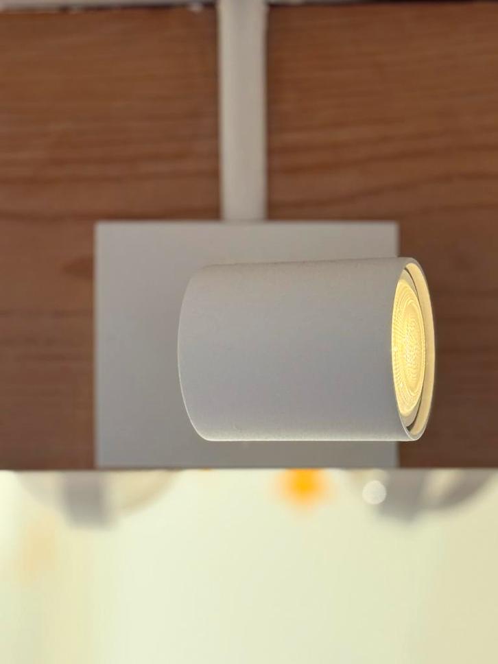 Philips Runner Opbouwspot Wit - 1-lichts met LED lamp, Huis en Inrichting, Lampen | Spots, Nieuw, Plafondspot of Wandspot, Metaal of Aluminium