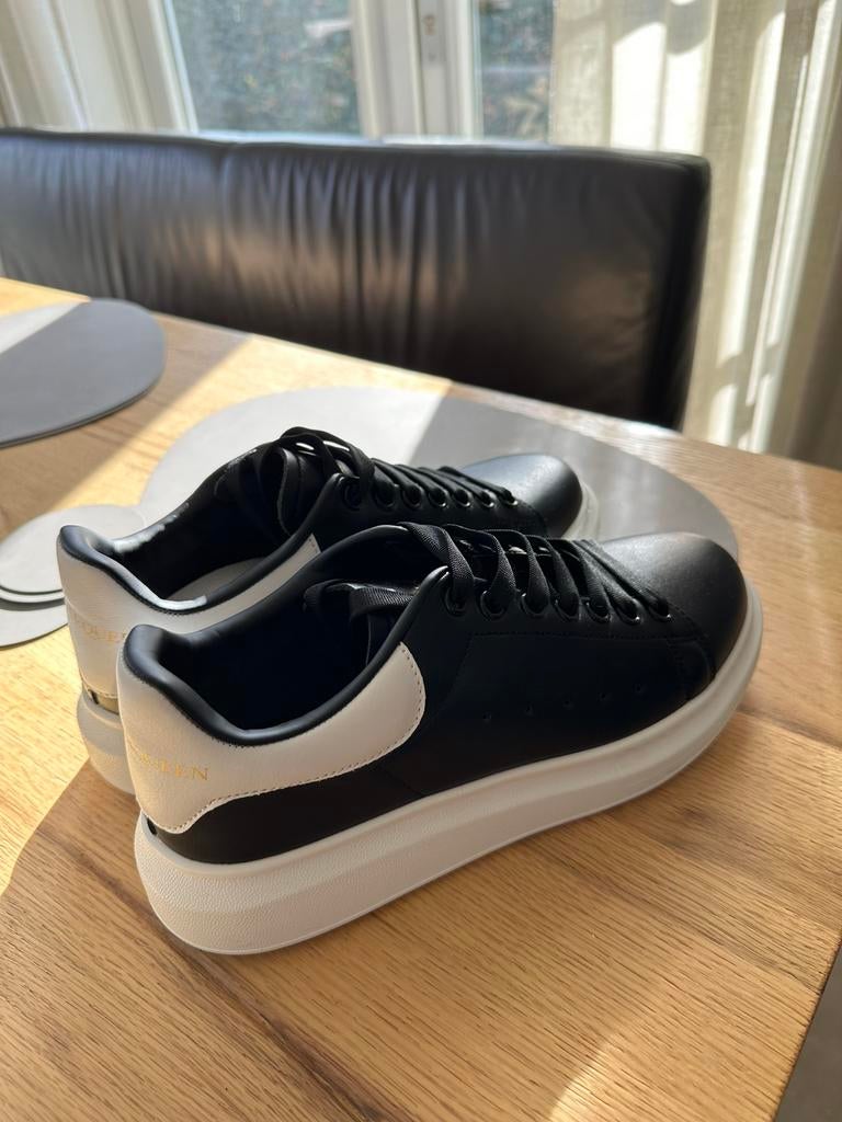 NIEUW Alexander Mcqueen zwart wit, Ophalen of Verzenden, Zo goed als nieuw