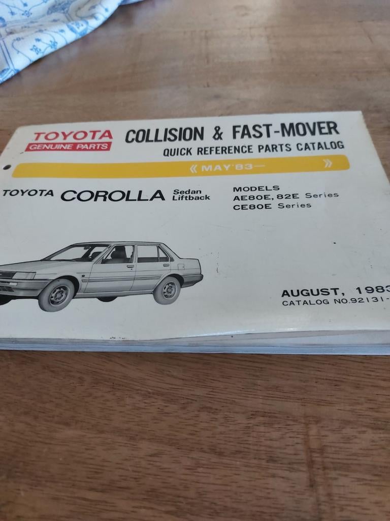 PARTS CATALOGUS TOYOTA COROLLA AE80 AE82 CE80, Ophalen of Verzenden
