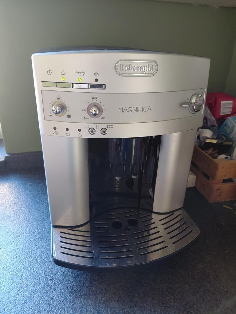 De'Longhi Magnifica Koffieautomaat - Zilver, Witgoed en Apparatuur, Ophalen, Gebruikt, 10 kopjes of meer, Koffiemachine