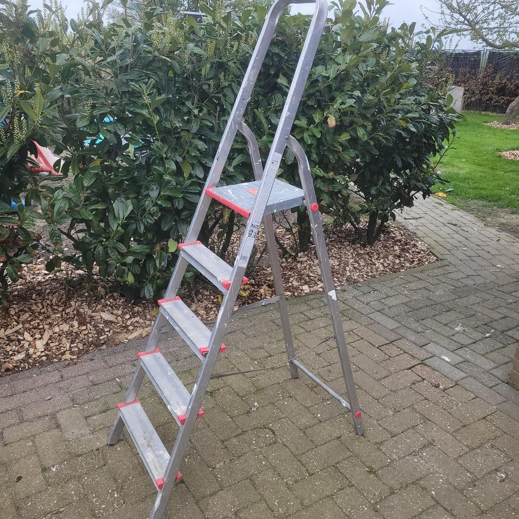 Altrex huishoudtrap 5 treden aluminium, Doe-het-zelf en Verbouw, Ladders en Trappen, Ophalen, Gebruikt, Minder dan 2 meter