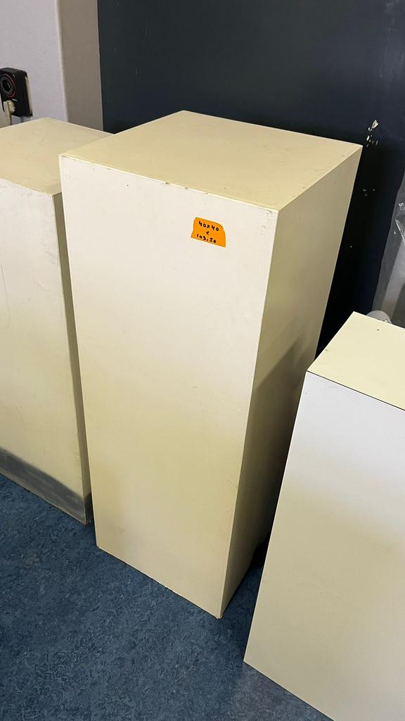 Presentatie blokken kubussen pilaren sokkels winkel display, Ophalen, Gebruikt