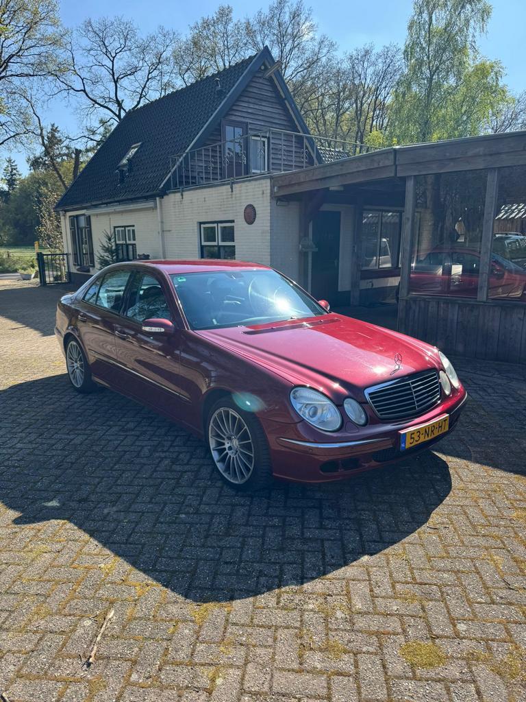 Mercedes-Benz E-Klasse 2.6 E240 Sedan AUT 2003 Rood, Auto's, Automaat, Achterwielaandrijving, 2597 cc, 1505 kg