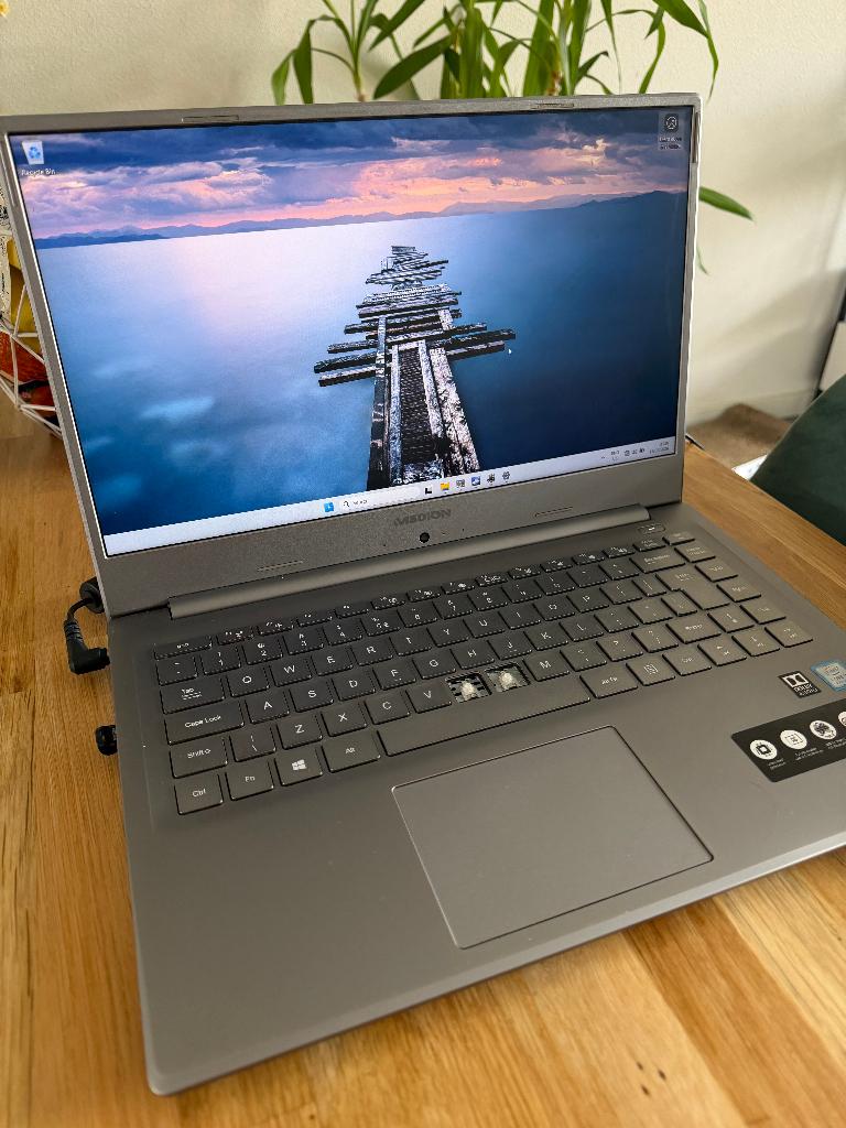 Medion S6445 | Core i5 8e Gen | 8GB | 256GB NVMe | Win 11, 2 tot 3 Ghz, I5-8265U, 8 GB, Medion
