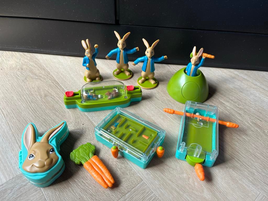 9-delige Pieter Konijn speelset - figuren en spelletjes, Ophalen of Verzenden, Zo goed als nieuw