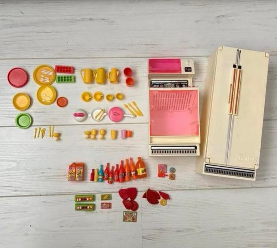 Vintage barbie meubels koelkast oven eten, Ophalen of Verzenden, Gebruikt, Meisje