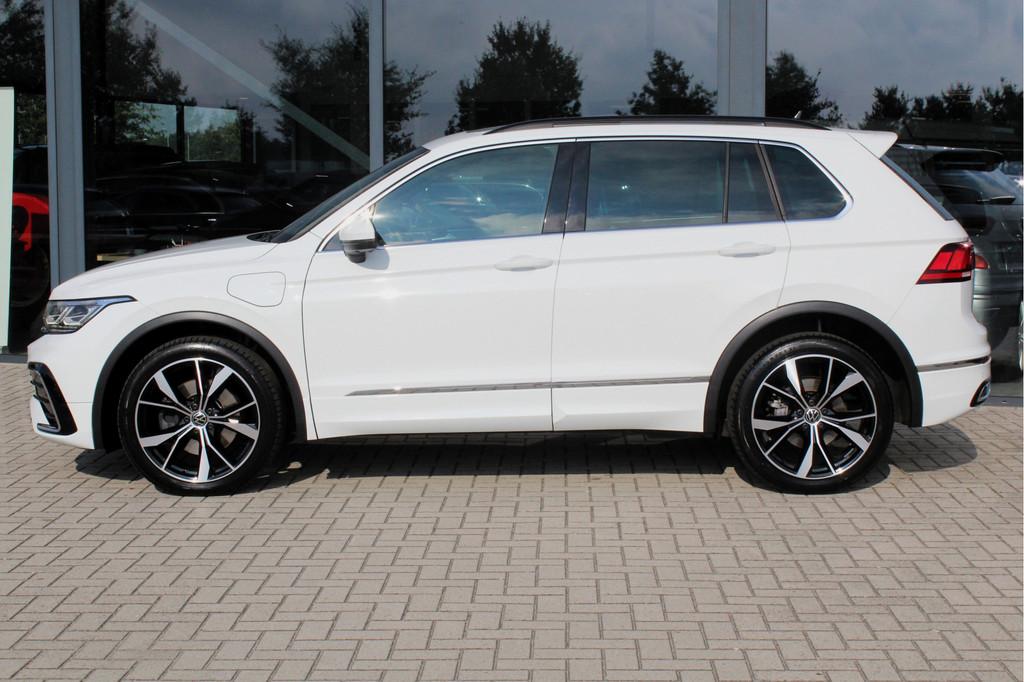 Volkswagen Tiguan 1.4 TSI eHybrid R-Line 245pk PANO LEER IQ, Auto's, Volkswagen, 1716 kg, 4 cilinders, Met garantie (alle), Wit