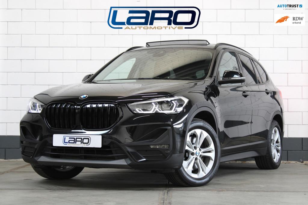 BMW X1 XDrive25e | Pano Leer Camera HuD Stoelver. Climate LE, 8 kWh, Gebruikt, Lichtsensor, Zwart