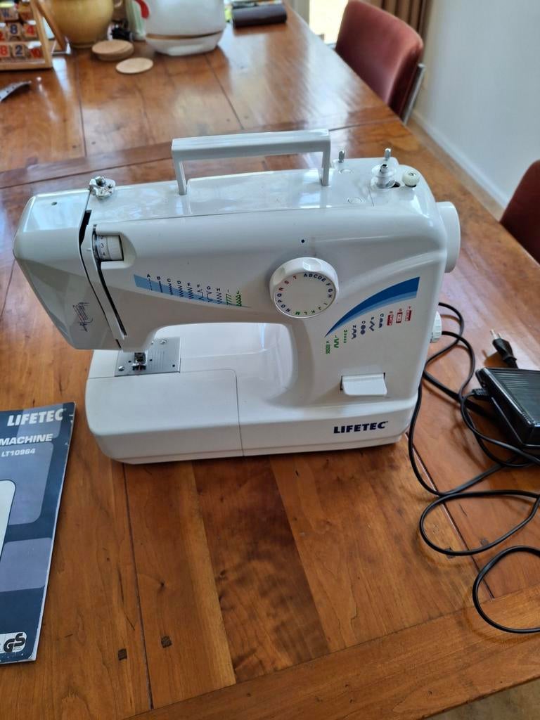 Lifetec LT10964 Vrije-arm naaimachine - Zeer goede staat, Hobby en Vrije tijd, Naaimachines en Toebehoren, Ophalen