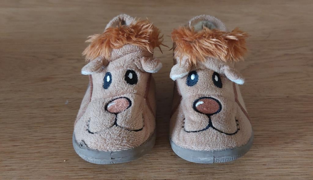 Leuke babyslofjes met leeuwenkop - Maat 20, Ophalen, Jongen of Meisje, Overige typen, Zo goed als nieuw