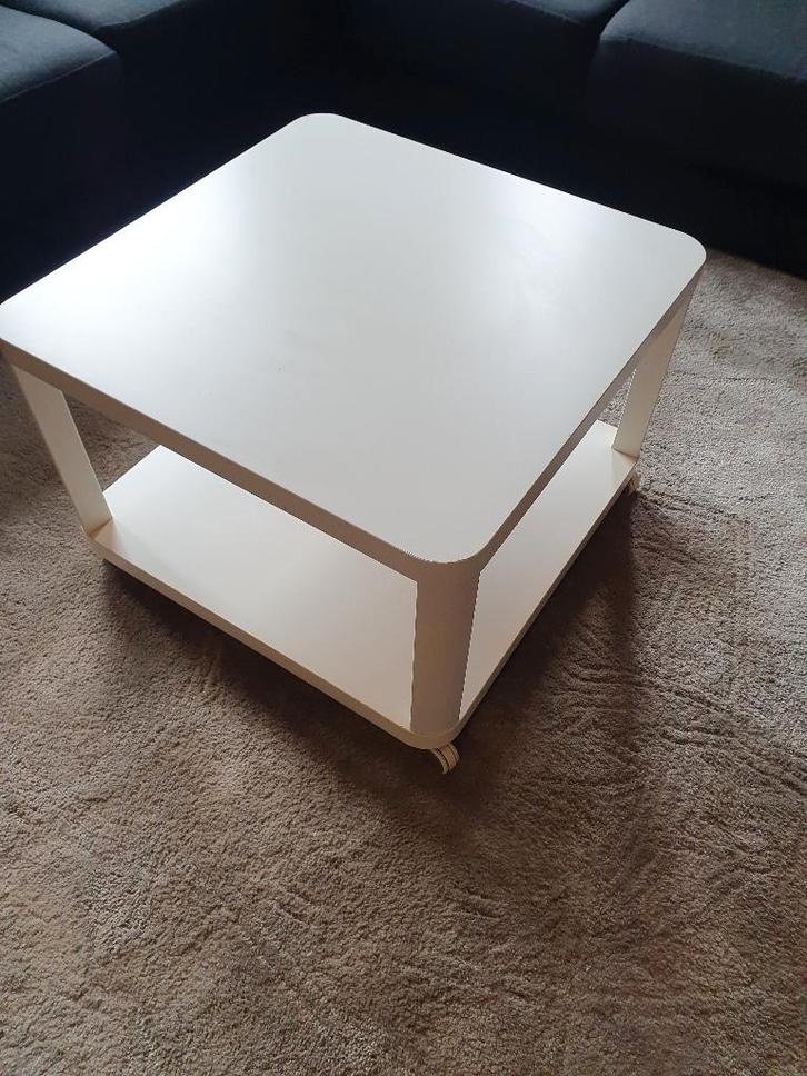 IKEA TINGBY Salontafel op wielen Groot model! (64x64 cm) Wit, Huis en Inrichting, Tafels | Salontafels, Gebruikt, Minder dan 50 cm