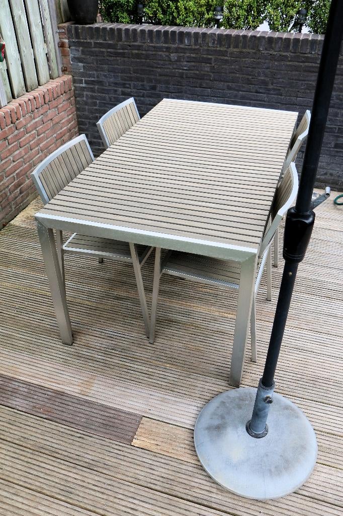 Tuintafel en 4 Stoelen, Aluminium - Kunststof, Tuin en Terras, Tuintafels, Ophalen, Zo goed als nieuw, Rechthoekig, Aluminium