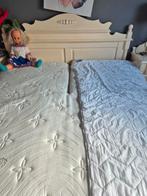 GRATIS. Tweepersoonsbed met nachtkastjes - Crème Hout, Huis en Inrichting, Slaapkamer | Bedden, Ophalen, Gebruikt, Tweepersoons