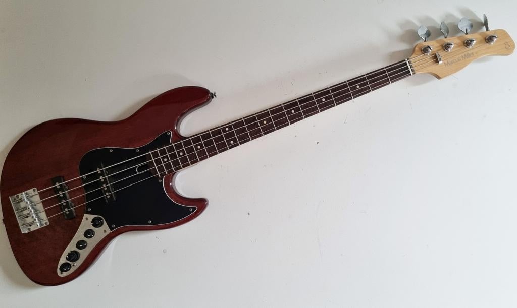 Marcus miller V3 basgitaar, Ophalen