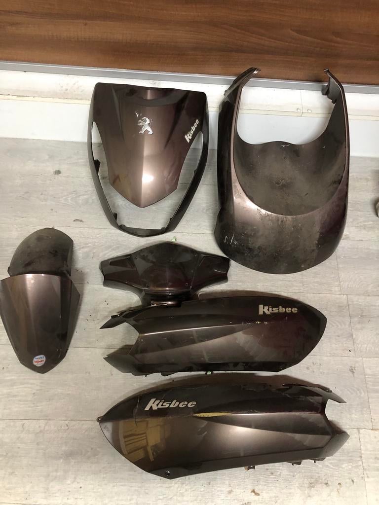 Originele Kappenset Peugeot Kisbee - Bruin, Fietsen en Brommers, Brommeronderdelen | Scooters, Ophalen of Verzenden, Gebruikt