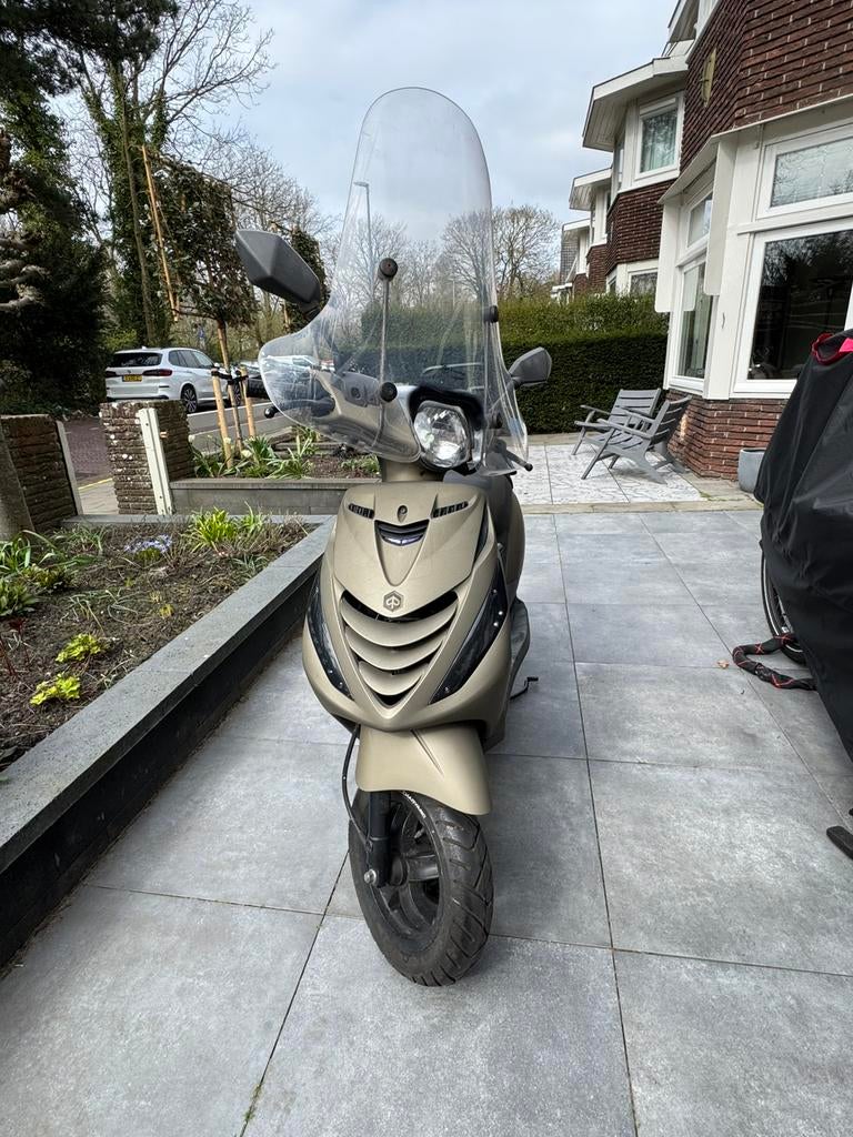 Piaggio Zip 4T iGET – Lage km – Nieuwe banden – Windscherm, Ophalen, Gebruikt, Zip, Benzine