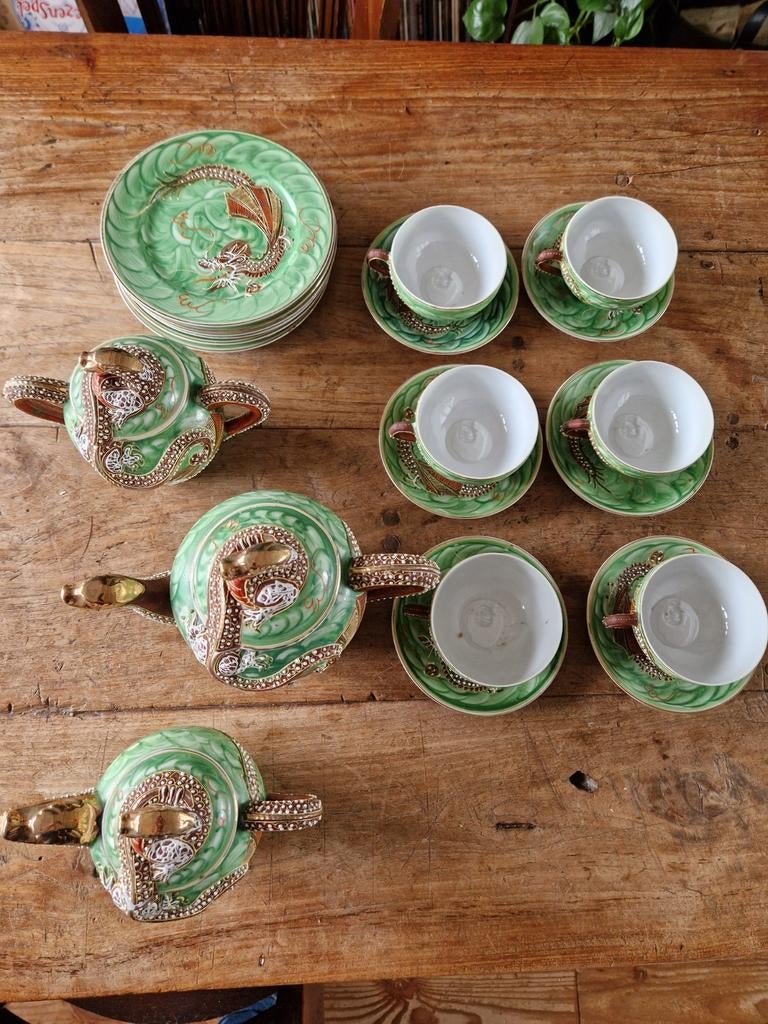 Groen theeservies met drakenmotief, Ophalen