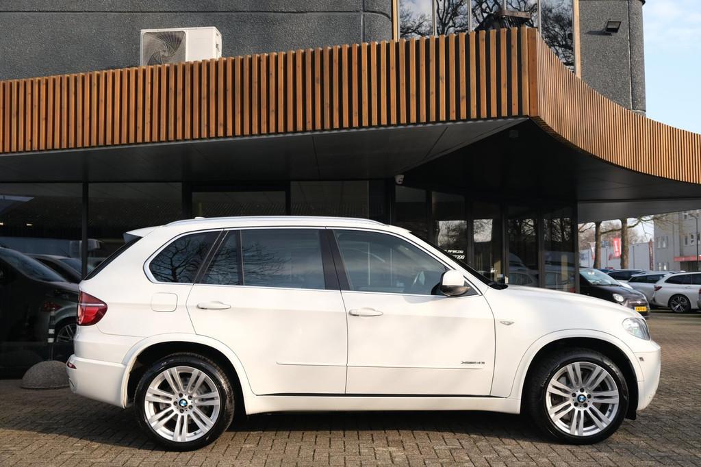 BMW X5 XDrive50i High Executive 4.4V8 M-pakket 7-Zits ACC Pa, Auto's, Euro 5, 4395 cc, Wit, Bedrijf