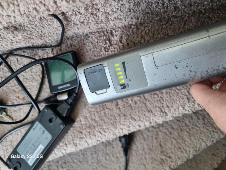 Sparta e-bike accu 36V met lader en rapport, Fietsen en Brommers, Fietsaccessoires | Fietsaccu's, Ophalen of Verzenden