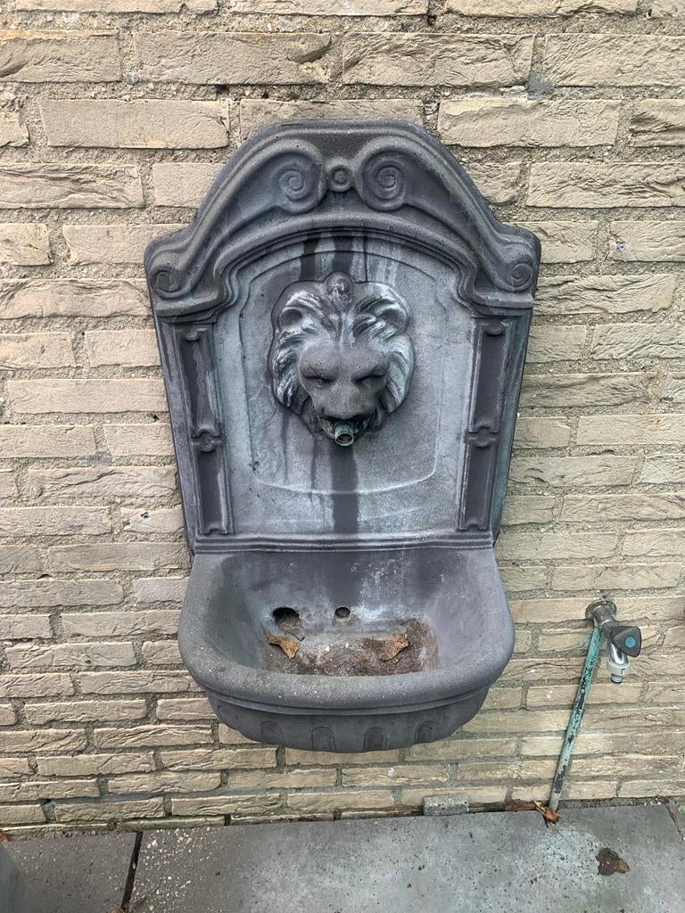 Wandfontein met leeuwenkop - beton 65x40x30 cm, Tuin en Terras, Ophalen, Gebruikt, Gietijzer, Fontein