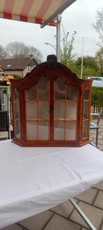 Antiek wandkastje, Ophalen