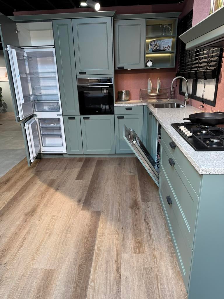 Showroom keuken als nieuw, Huis en Inrichting, Keuken | Complete keukens, Ophalen of Verzenden, Nieuw, Overige materialen, Overige typen