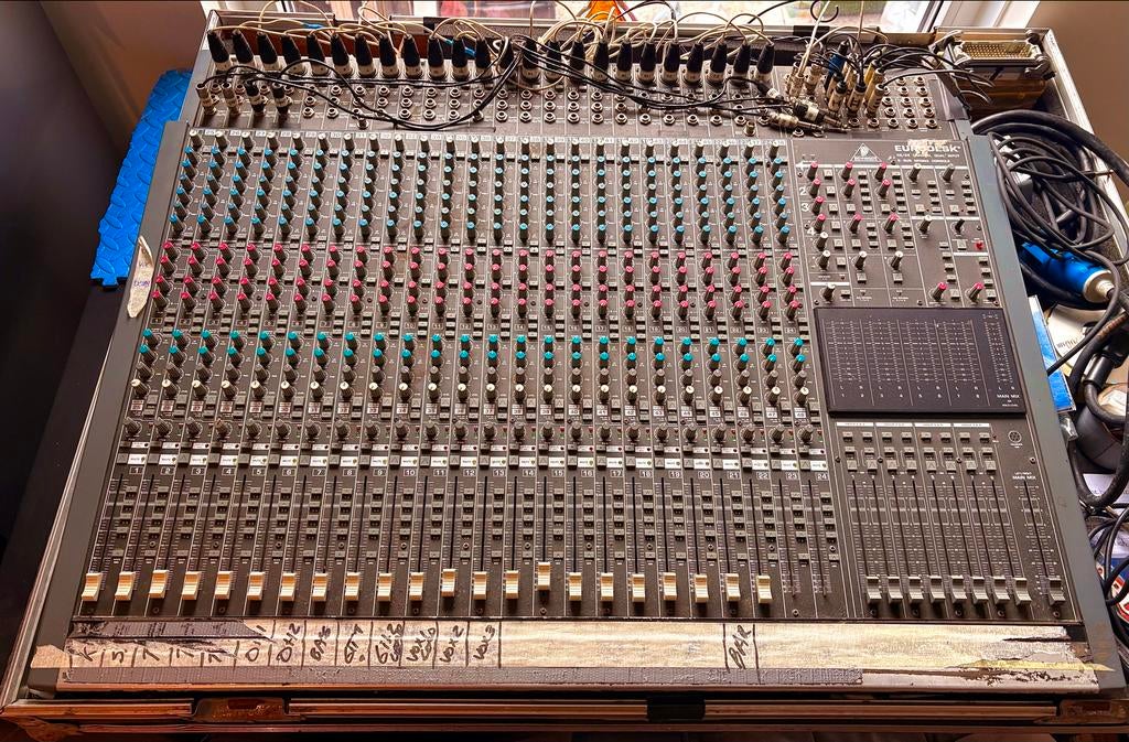 Behringer Eurodesk MX8000 mengpaneel, Ophalen, Gebruikt, 20 kanalen of meer, Microfooningang