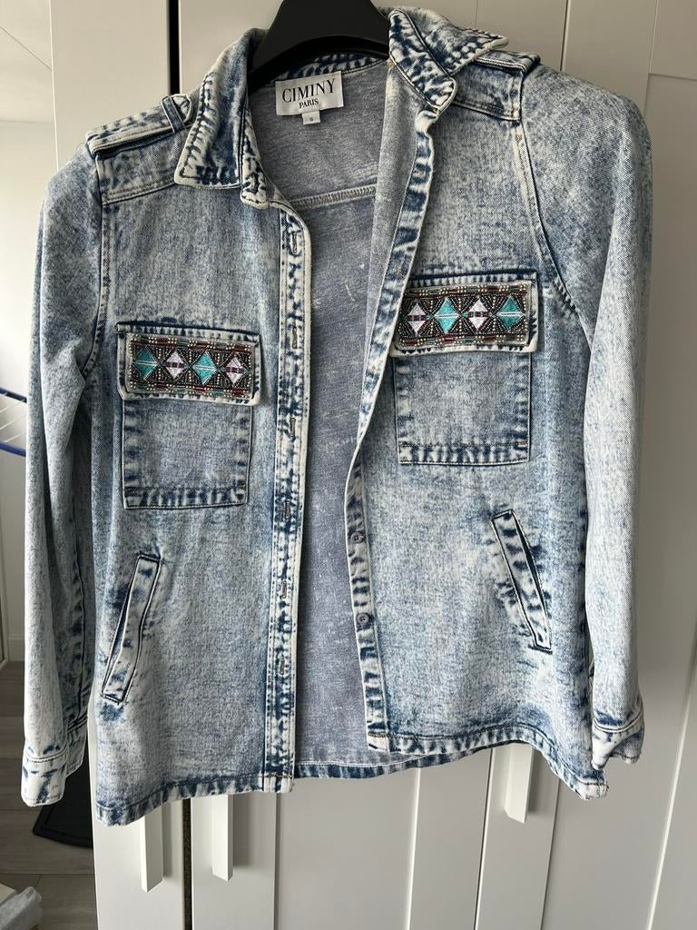 Spijkerjas met borduursel, Ophalen of Verzenden, Zo goed als nieuw, Maat 38/40 (M), Blauw