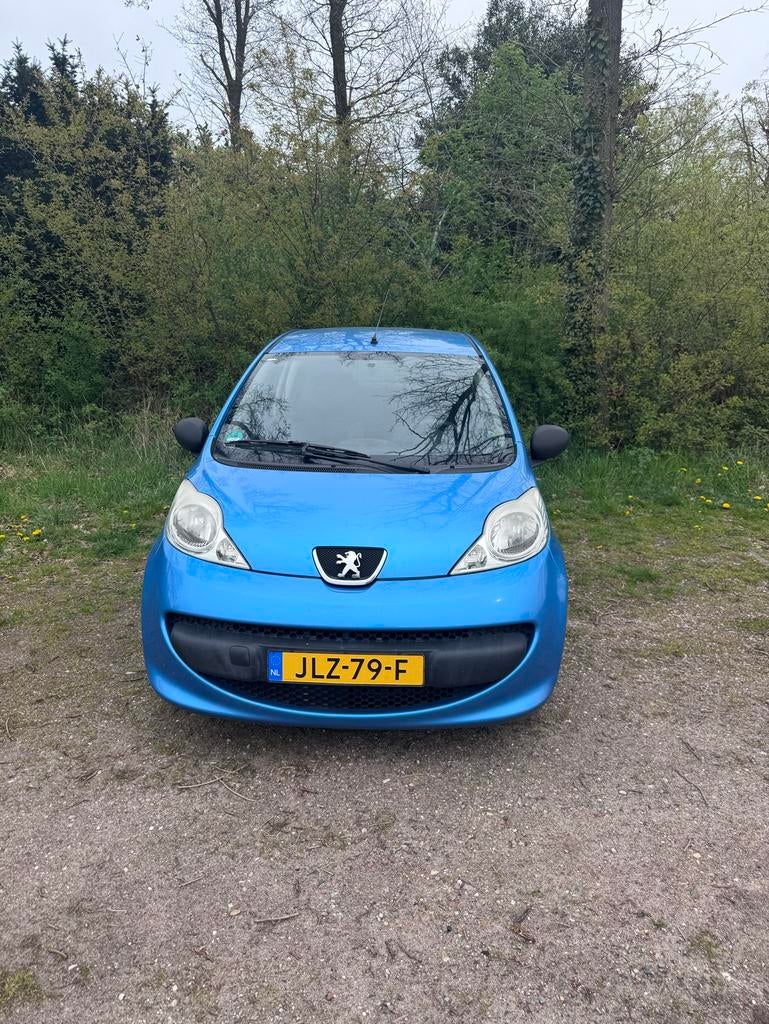 Peugeot 107 1.0 12V 3DR 2007 Blauw, Auto's, Voorwielaandrijving, Stof, Zwart, 765 kg