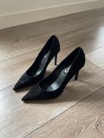 MNG Pumps met naaldhak - Maat 35, Kleding | Dames, Schoenen, Pumps, Zwart, Ophalen of Verzenden, Gedragen