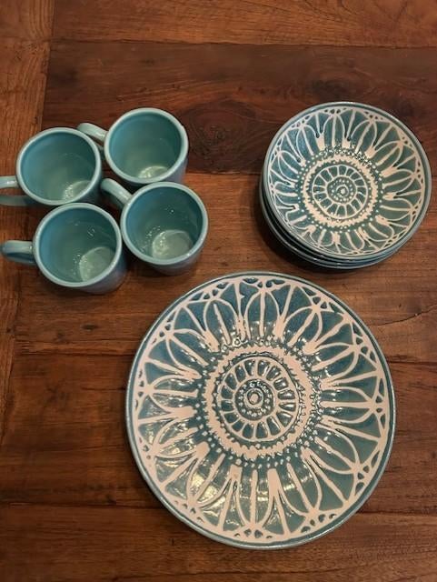 NIEUW !!!! Pomax servies 4 borden + 4 schaaltjes + 4 bekers, Ophalen, Overige materialen, Nieuw, Bord(en)