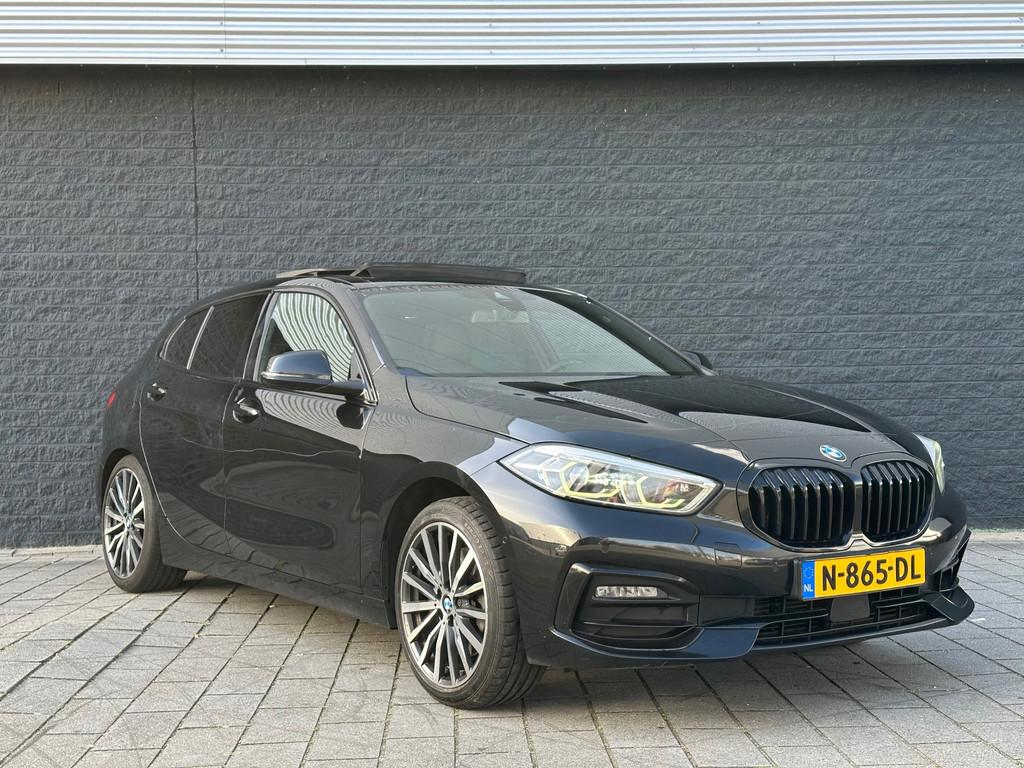 BMW 1-serie 120d xDrive High Executive, Auto's, BMW, 1490 kg, Euro 6, Zwart, Bedrijf
