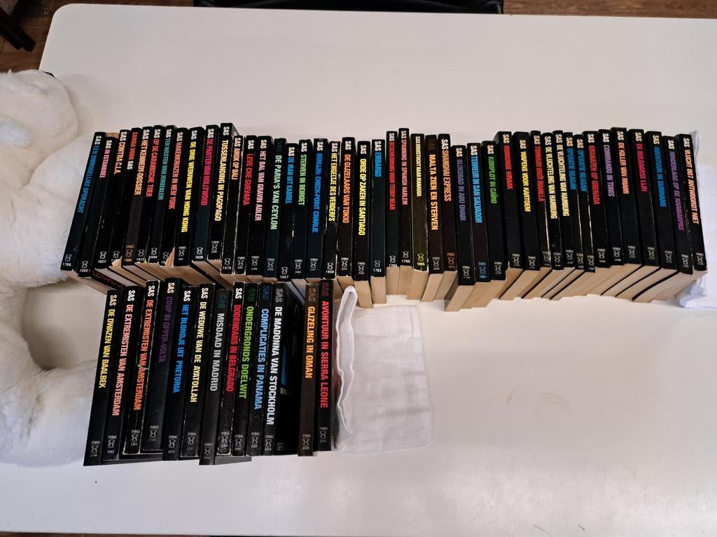 SAS boeken, Boeken, Detectives, Gelezen, Ophalen of Verzenden
