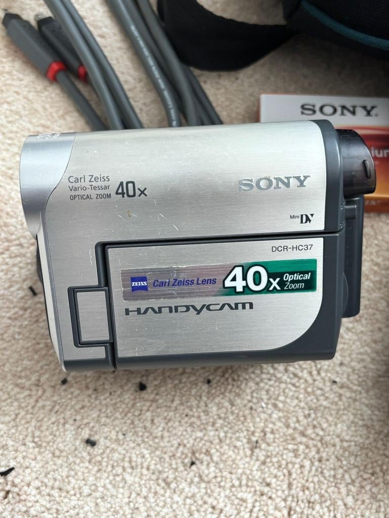 Te koop aangeboden: Sony DCR‑HC37 videocamera in nette staat, Ophalen of Verzenden, Gebruikt, Sony, 20x of meer