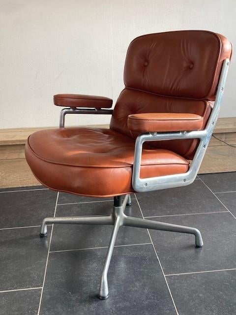 2 Herman Miller Eames Lobby Chairs , cognac leder, Gebruikt, Design, 75 tot 100 cm, Ophalen of Verzenden