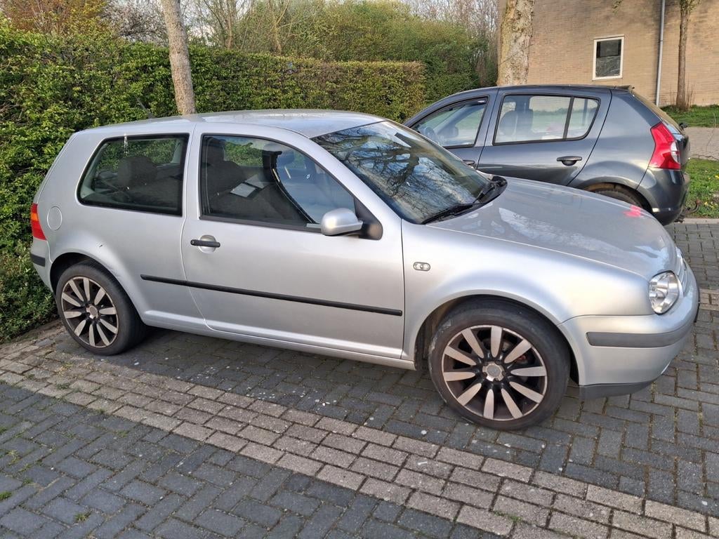 Volkswagen Golf 1.4 55KW 2002 Grijs., Auto's, Volkswagen, Particulier, Golf, Airbags, Airconditioning, Centrale vergrendeling