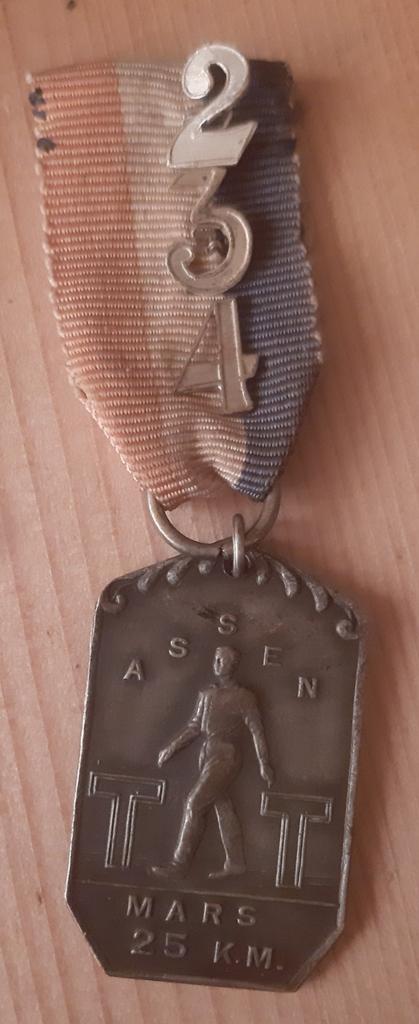 Fraaie medaille Assen Mars 25 KM met 2, 3 en 4, Ophalen of Verzenden