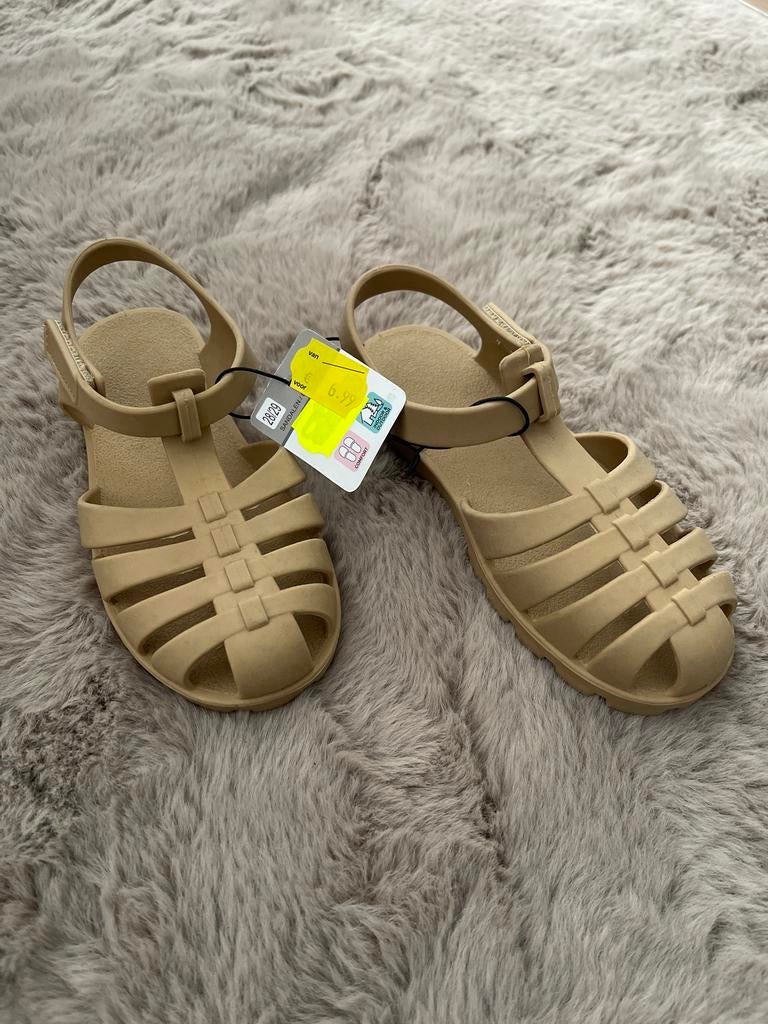 Nieuwe beige sandalen of waterschoenen maat 28/29, Ophalen of Verzenden, Nieuw, Beige, Sandalen of Muiltjes