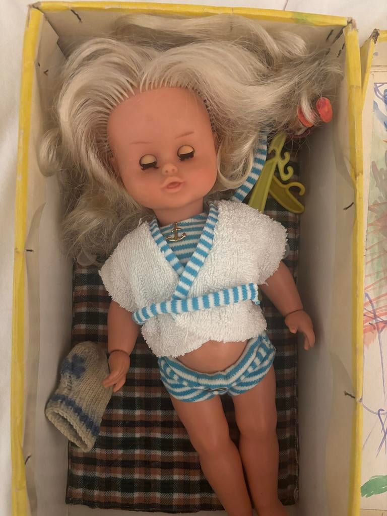 Vintage Bella barbiepop met kleding en originele doos, Ophalen of Verzenden, Gebruikt, Overige typen