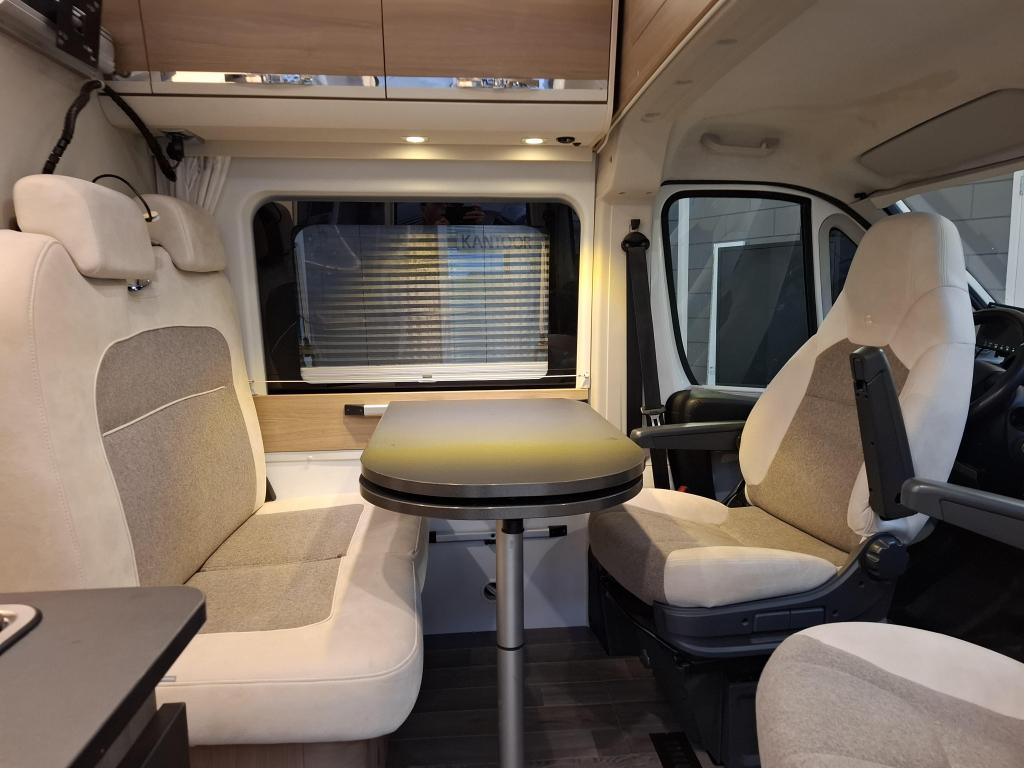 Adria Twin 600 SP 160PK Dwarsbed Trekhaak Solar 83000Km, Buscamper of Camperbus, Ringverwarming, Koelkast, Bedrijf