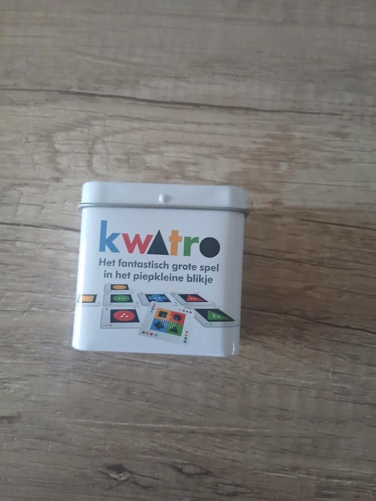 Kwatro Kaartspel in Blik - Het fantastisch grote spel, Een of twee spelers, Ophalen of Verzenden, Zo goed als nieuw, Jumbo