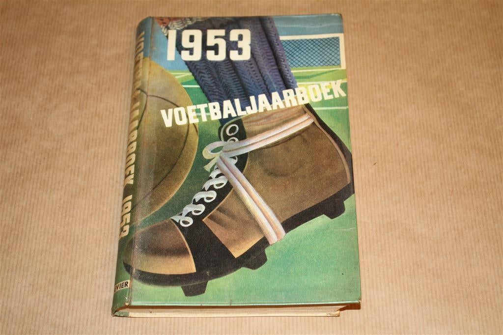 Voetbal Jaarboek 1953., Ophalen of Verzenden, Gelezen, Watersport en Hengelsport